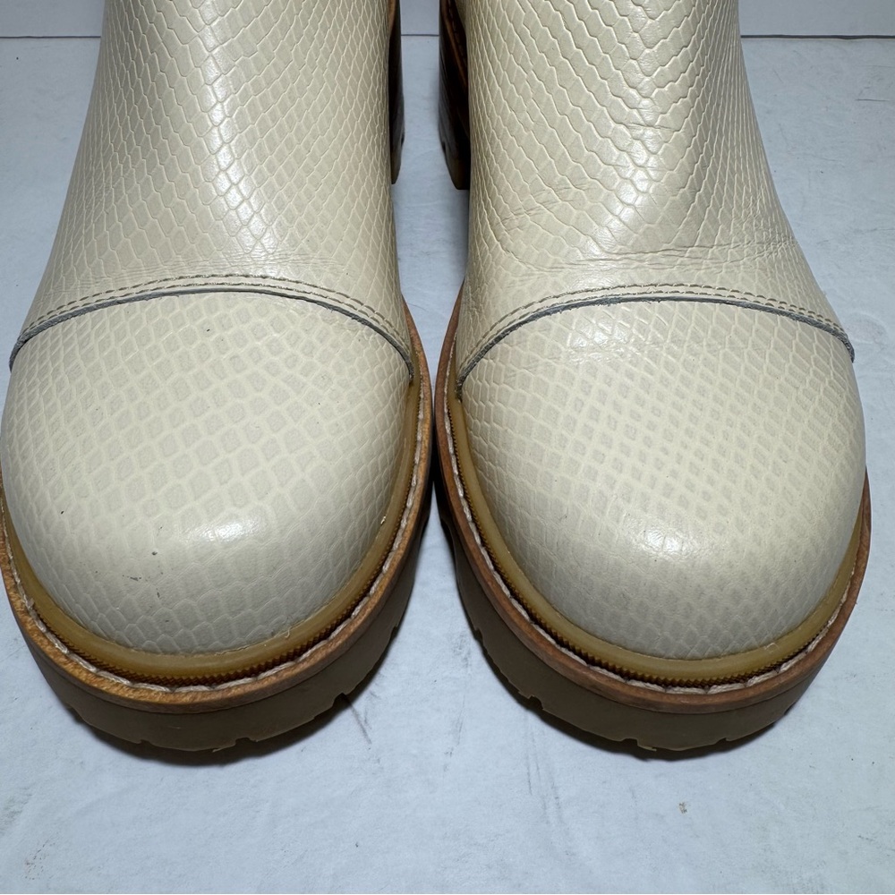 SorelJoan Now Snake Embossed Chelsea
Waterproof Lug Sole Cream Booties Sz 10 - Picture 5 of 16
